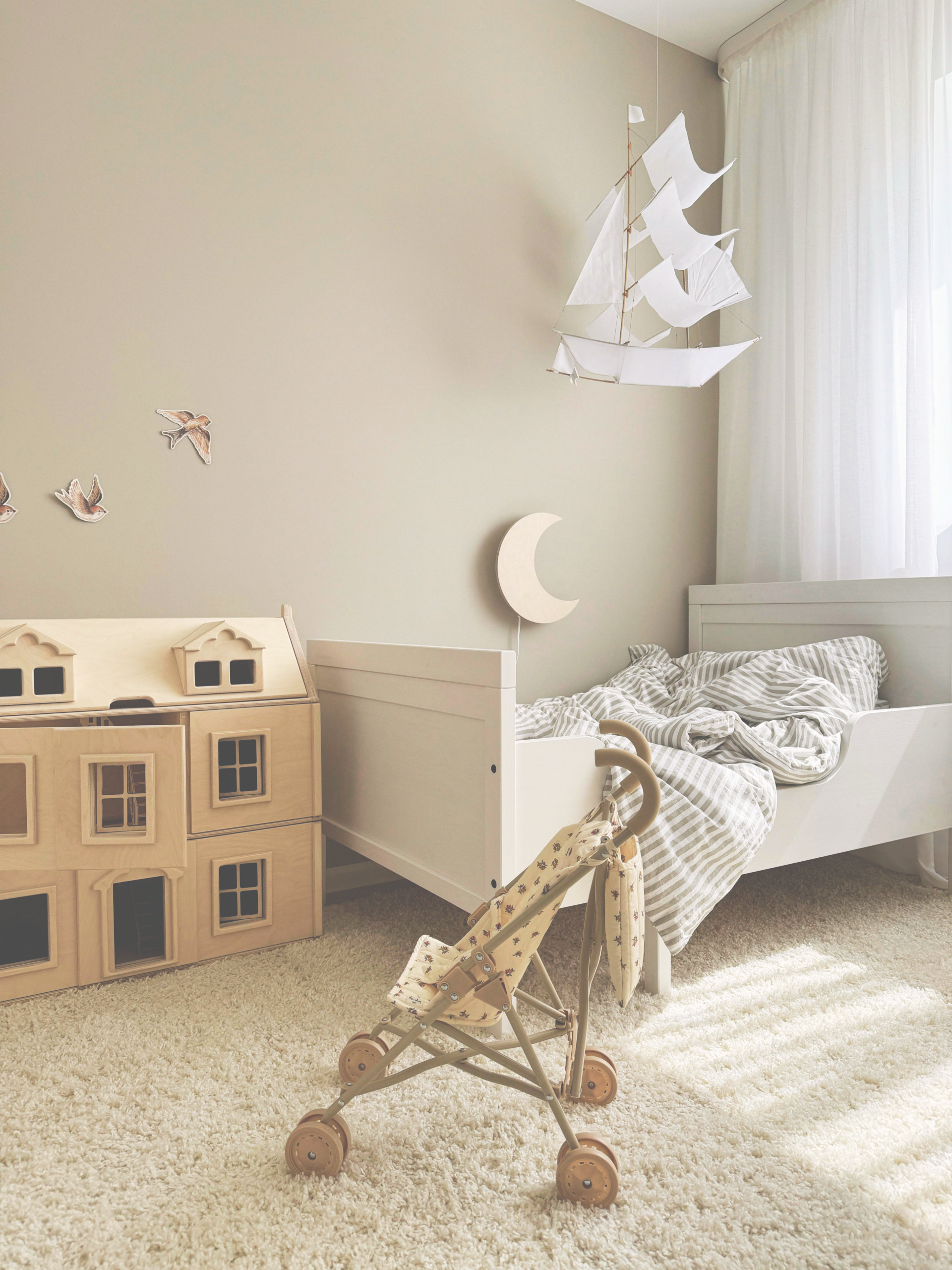 What age should a child make their own bed?